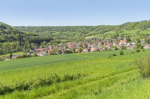 Idylliska Soliga Våren Landskap Inklusive Stad Som Heter Kocherstetten Ligger — Stockfoto