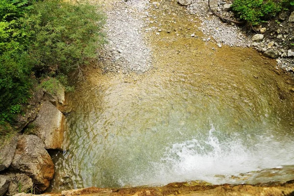 Doğanın Arka Planında Güzel Bir Şelale — Stok fotoğraf