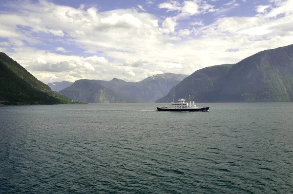 Lefoglalt Vik Norvégiában Vikoyri Sognefjord — Stock Fotó