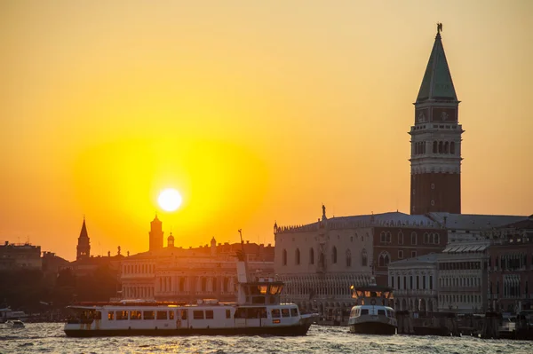 Veneza Pôr Sol Com Campanile Doge Palace — Fotografia de Stock