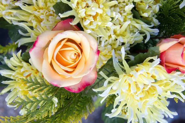 Rosas Crisantemos Como Conjunto Para Una Decoración Festiva Varias Ocasiones — Foto de Stock