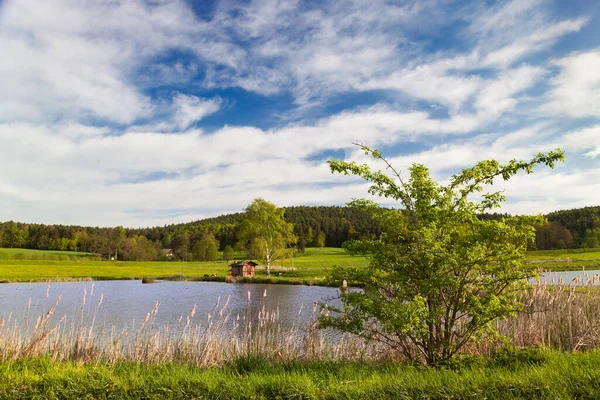 Sommerlandschaft Mit Fluss Und Wolken — Stockfoto