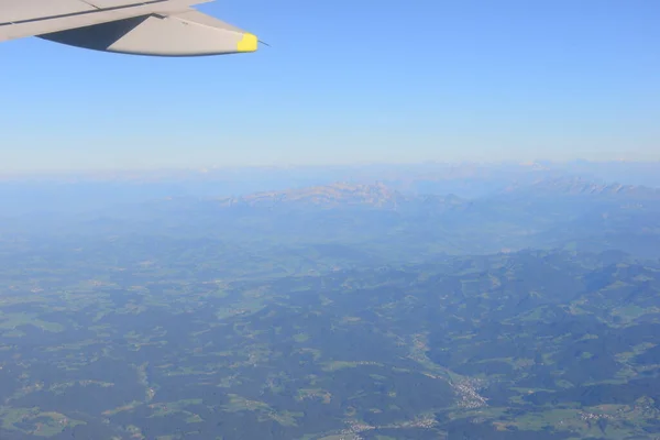 Über Deutschland Flugzeug — Stockfoto