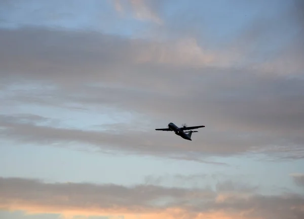 飛行機 飛行機 飛行機 休日旅行 航空機 プロペラ機 モゲンヒメル — ストック写真