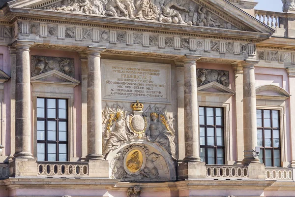 Relieve Sobre Portal Principal Del Zeughaus Berlín —  Fotos de Stock