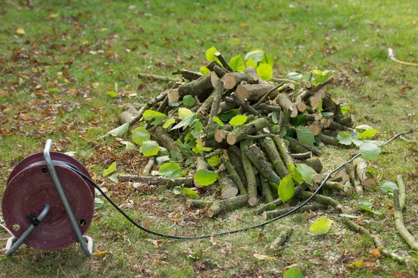 Madera Aserrada Con Sierra Eléctrica —  Fotos de Stock