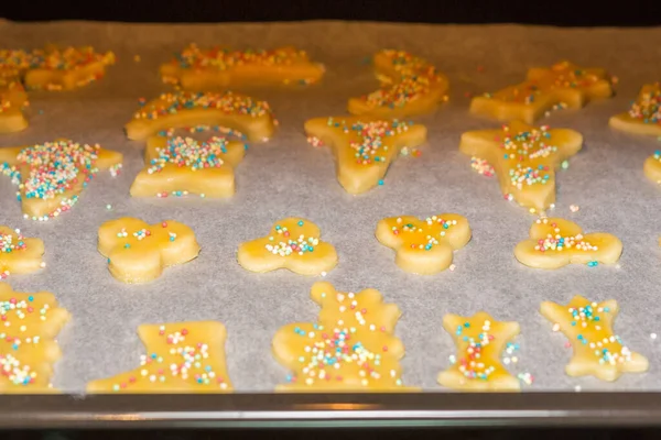 Cortar Hornear Galletas Navidad — Foto de Stock