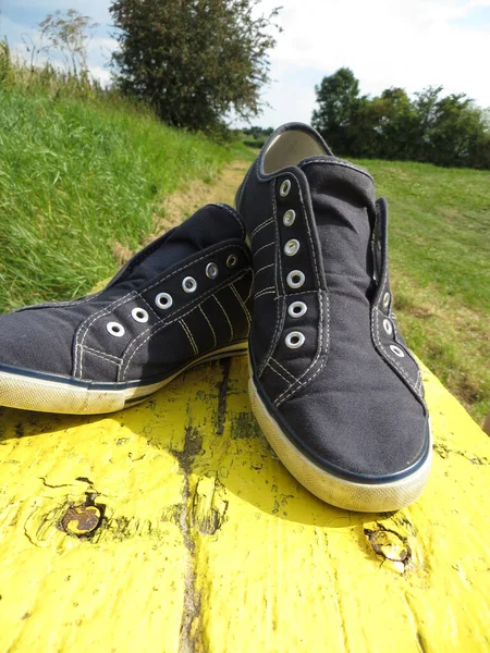 Blue Shoes Yellow Bench — Stock Photo, Image