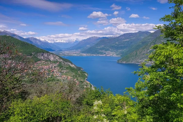 Λίμνη Iseo Στην Άνω Ιταλία Λίμνη Iseo Στις Άλπεις Λομβαρδία — Φωτογραφία Αρχείου