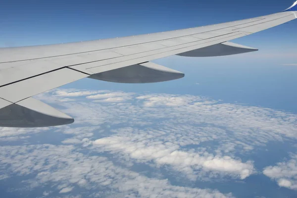 Lucht Vliegen Vliegen Vliegen Reizen Vakantie Vleugel Van Het Vliegtuig — Stockfoto