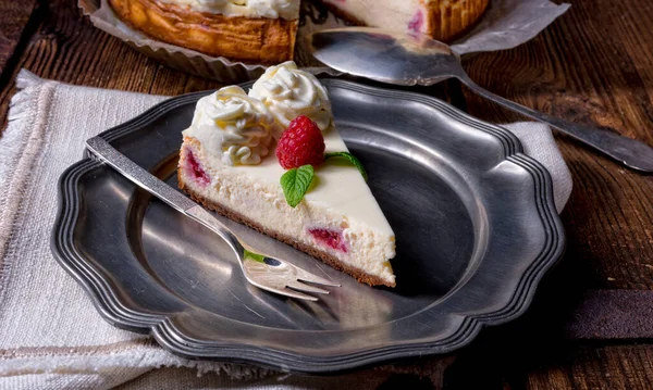 Fresh Delicious Raspberry Cream Pie — Stock Photo, Image
