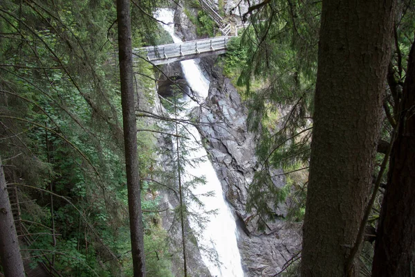 Trä Bro Över Vattenfall Skog Steiermark Dagen — Stockfoto