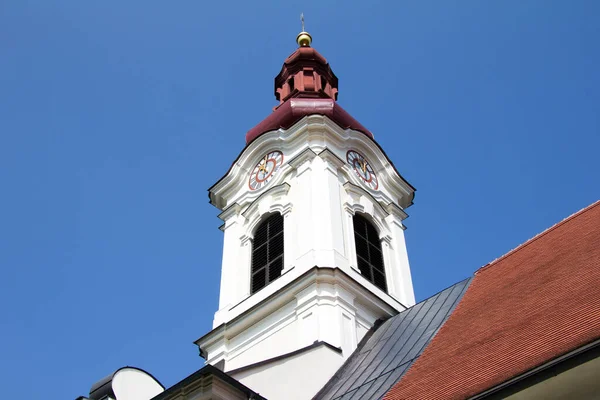 Kyrktornet Framför Blå Himmel Kristen Kyrka Sommaren Dagen Steiermark — Stockfoto