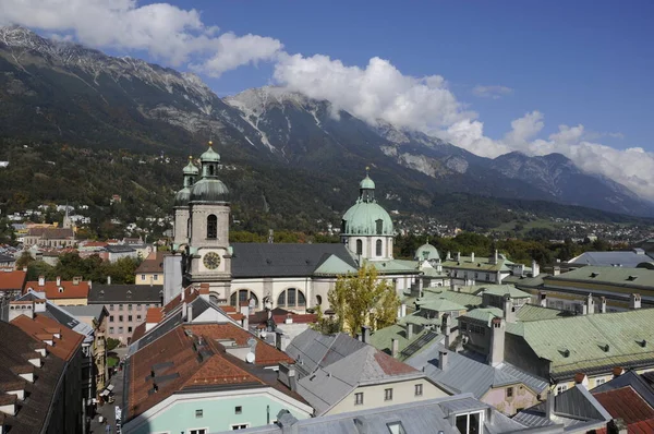 Vista Cidade Nas Montanhas Alp — Fotografia de Stock