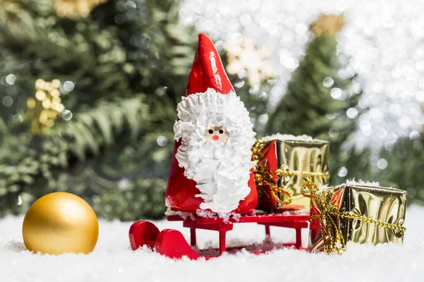 Papá Noel Con Regalos Oro Trineo Rojo —  Fotos de Stock