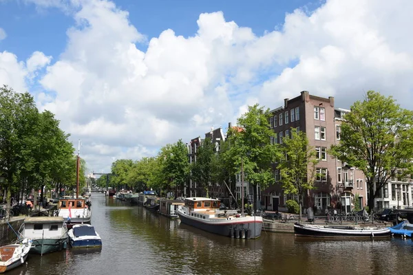 Amsterdam Hollanda Hollanda Nehir Kanal Gemi Tekne Şehir Kanal Yüzen — Stok fotoğraf