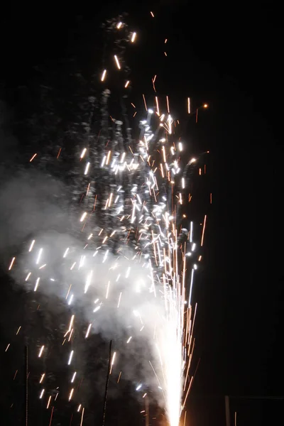 Fuochi Artificio Come Una Fontana Notte Con Lunga Esposizione — Foto Stock