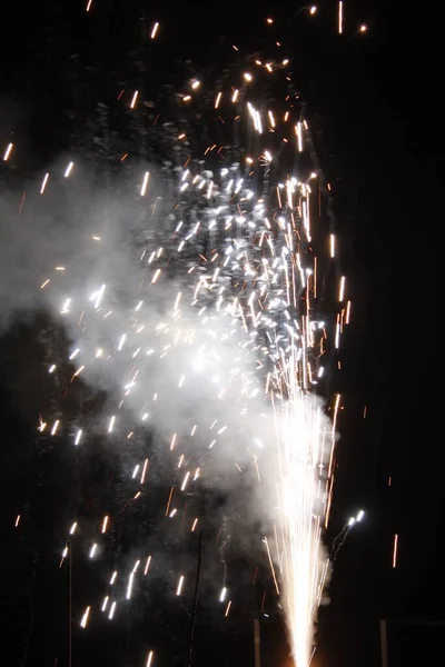 Fuochi Artificio Come Una Fontana Notte Con Lunga Esposizione — Foto Stock