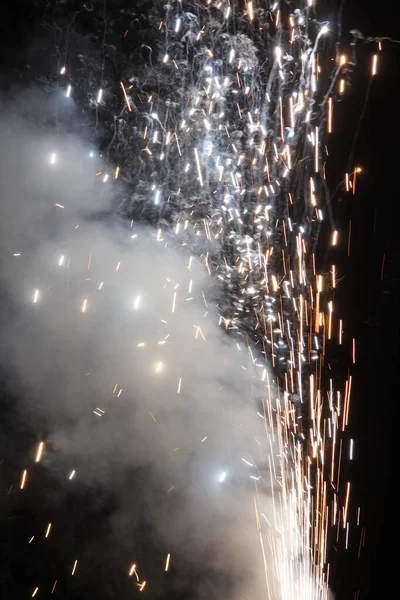 Fuegos Artificiales Como Una Fuente Noche Con Larga Exposición — Foto de Stock