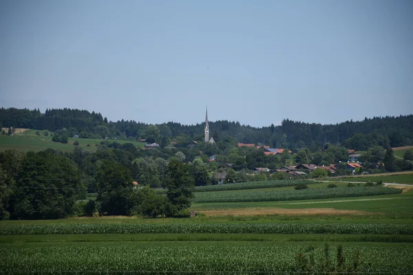 悪いEndorf Simsee Thalkirchen Mauerkirchen フィールド フィールド フィールド ファーム Chiemsee 干し草 — ストック写真