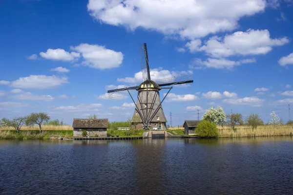 Paisagem Rural Com Moinhos Vento Famoso Local Turístico Kinderdijk Holanda — Fotografia de Stock