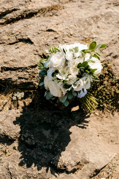 Krásná Svatební Kytice Bílých Růží — Stock fotografie