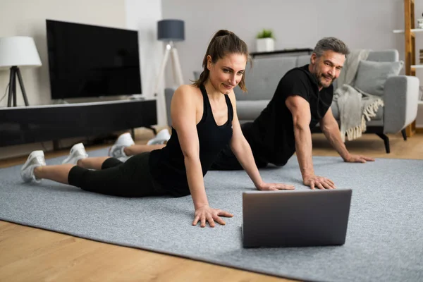 Couple Doing Online Stretching Class Workout Fitness Exercise — Stock Photo, Image