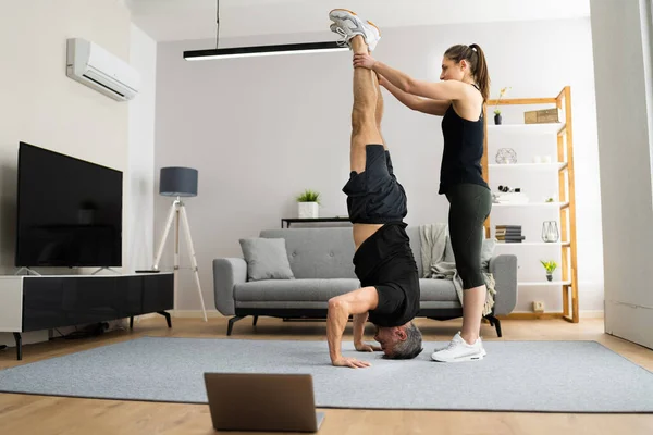 Man Doing Yoga Headstand Exercise Training Home — Stock Photo, Image