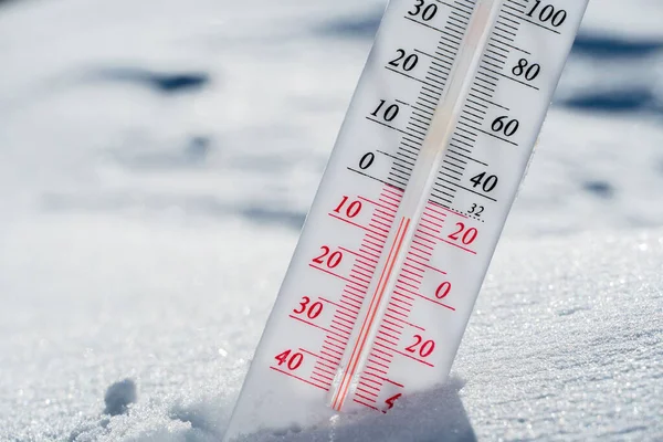 Thermometer Lies Snow Winter Showing Negative Temperature Meteorological Conditions Harsh — Stock Photo, Image