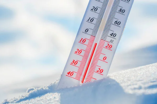 Thermometer Lies Snow Winter Showing Negative Temperature Meteorological Conditions Harsh — Stock Photo, Image