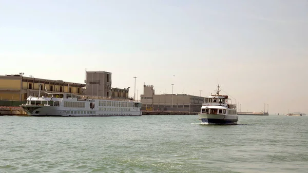 Blick Auf Den Großen Kanal Mit Booten Venedig Italien — Stockfoto