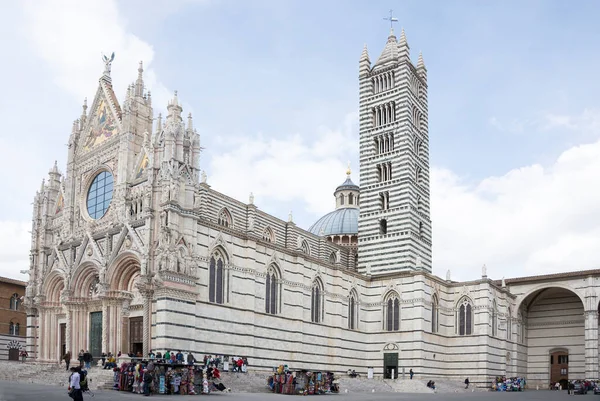 Siena Itália Abril Turistas Que Visitam Catedral Siena Dedicada Assunção — Fotografia de Stock