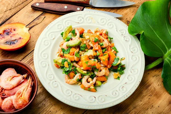 Délicieuse Salade Avec Tamarin Avocat Crevettes Noix Salade Crevettes Avec — Photo