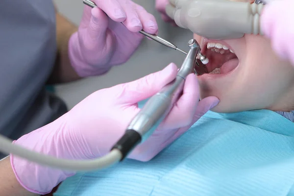 Tratamento Dentário Uma Criança Com Uso Óxido Nitroso Relaxamento Paciente — Fotografia de Stock