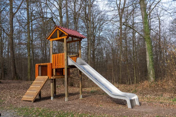 Tobogán Torre Escalada Para Niños Claro Bosque — Foto de Stock