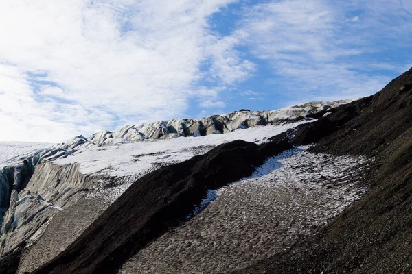 アイスランドのクヴェルフィヨール地域の近くにあるVatnajokull氷河 クヴェルクフィヨル山 — ストック写真