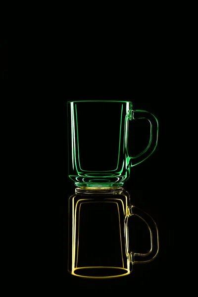 Лише Склянка Чорному Тлі Відображенням Жовтий Зелений Ізольовані — стокове фото