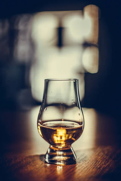 Color Close Shot Glencairn Whisky Glass Wooden Table Shallow Depth — Stock Photo, Image