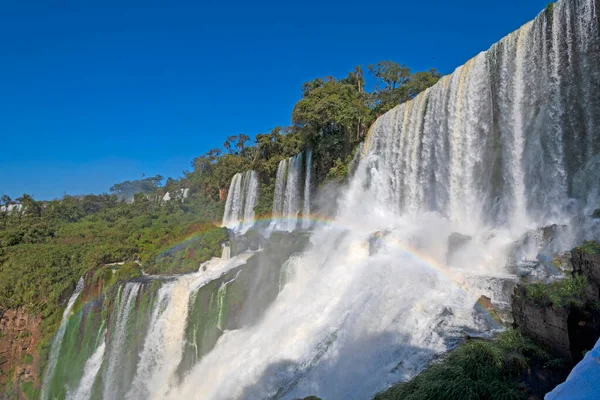 阿根廷伊瓜苏瀑布热带地区的瀑布全息图 — 图库照片