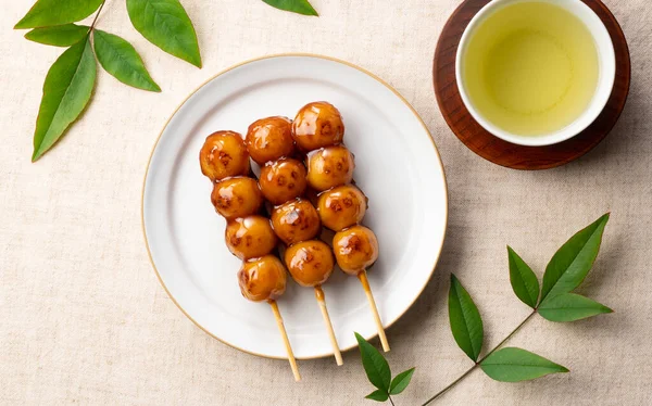 Mitarashi Dango Verde Colocado Paño Imagen Dulce Japonés Mitarashi Dango — Foto de Stock