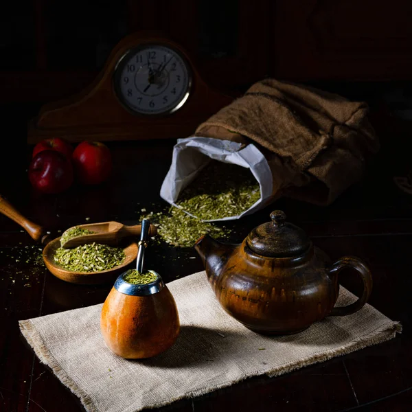 Tempo Chá Com Maçãs Verdes Uma Xícara Café Uma Mesa — Fotografia de Stock