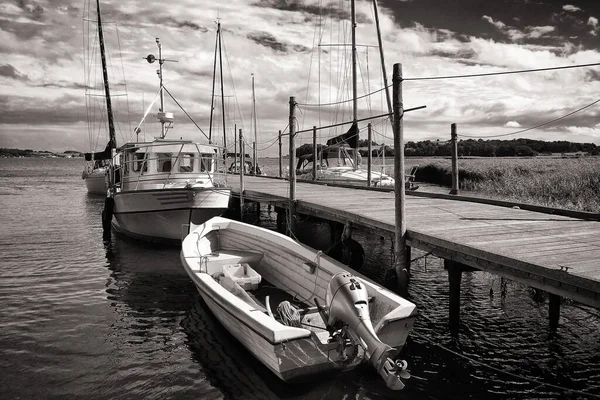 Fekete Fehér Fénykép Egy Hajóról Folyón — Stock Fotó