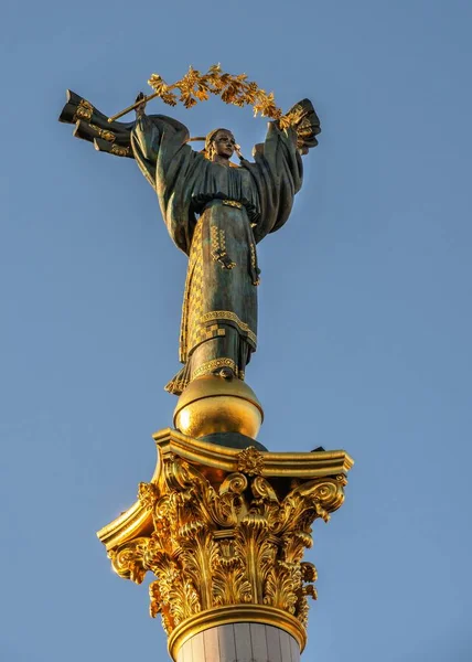 Kyiv Ukraine 2020 Independence Monument Maidan Nazalezhnosti Kyiv Ukraine Sunny — Stock Photo, Image