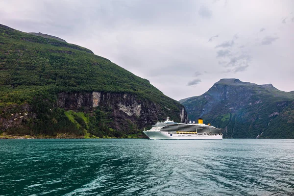Crucero Geirangerfjord Con Montañas Noruega — Foto de Stock