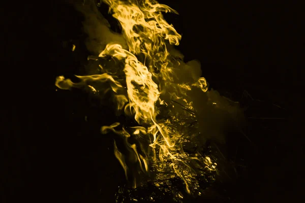 Жёлтое Пламя Огонь Сжигание Соломы Ночью — стоковое фото