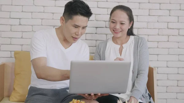 Happy Asian Family Couple Husband Wife Work Using Laptop Computer — Stock Photo, Image