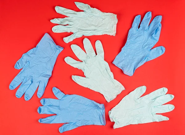 Guantes Guantes Médicos Sobre Fondo Rojo —  Fotos de Stock