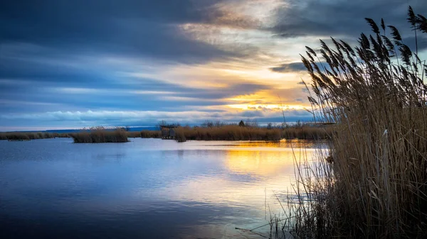 Schöner Sonnenuntergang Über Dem See — Stockfoto