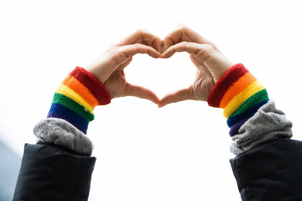 Orgullo Gay Corazón Amor Pulsera Mano Gesto — Foto de Stock