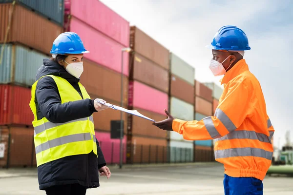 Ingeniero Logístico Industrial Gerente Entrega Máscara Facial — Foto de Stock